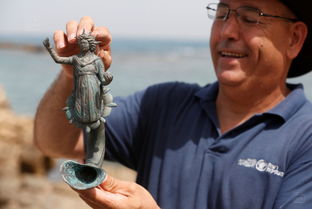 潜水探宝 古代沉没商船上发现古罗马诸神像